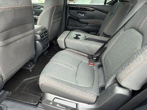 Used 2025 Honda Pilot Sport image 16