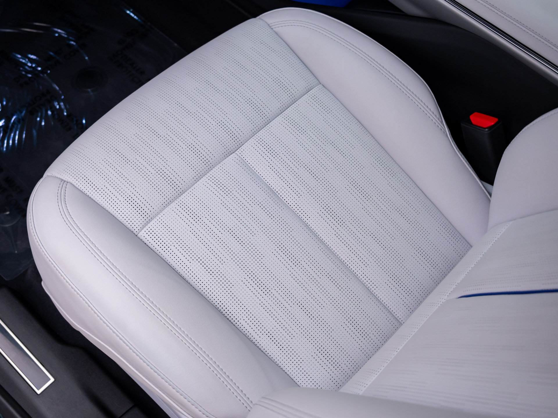 Used 2025 Cadillac Lyriq Luxury AWD/4WD image 18