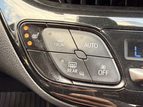 Used 2018 Toyota C-HR XLE FWD image 27