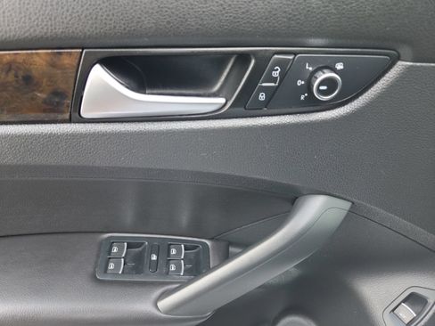 Used 2014 Volkswagen Passat TDI SEL Premium FWD image 19