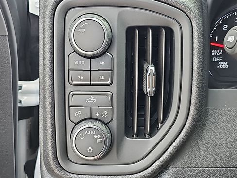 New 2026 Chevrolet Silverado 1500 Custom Trail Boss w/ LPO, Dark Essentials Package AWD/4WD image 28