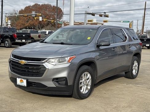 Used 2020 Chevrolet Traverse LS image 2