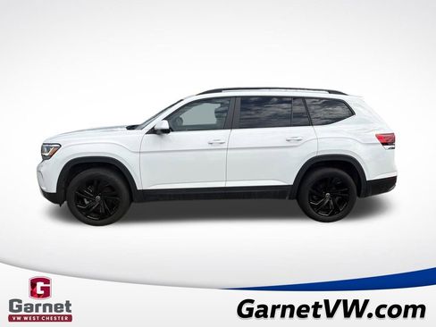 Used 2023 Volkswagen Atlas SE w/ Panoramic Sunroof Package image 2