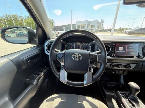 Used 2020 Toyota Tacoma SR5 RWD image 28