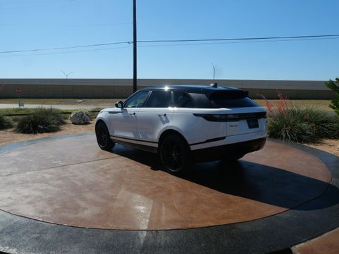 Used 2022 Land Rover Range Rover Velar R-Dynamic S image 4