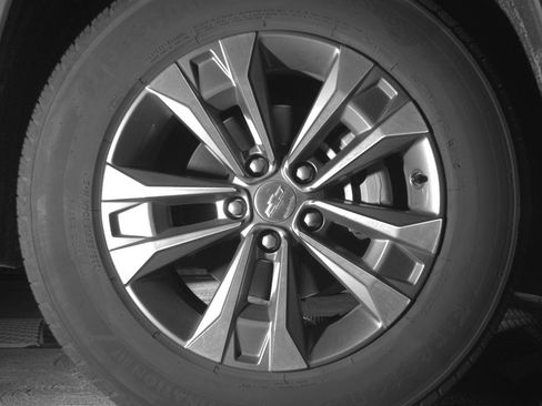 Used 2025 Chevrolet Equinox LT FWD image 13