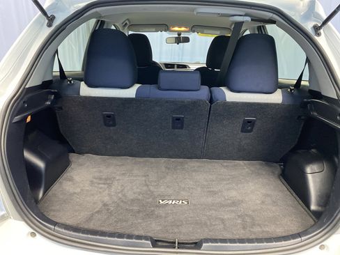 Used 2012 Toyota Yaris 4-Door Hatchback image 27