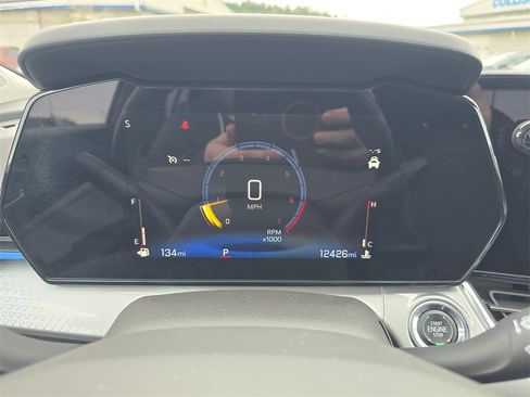 Certified 2025 Chevrolet Trax LT w/ LT Convenience Package image 30