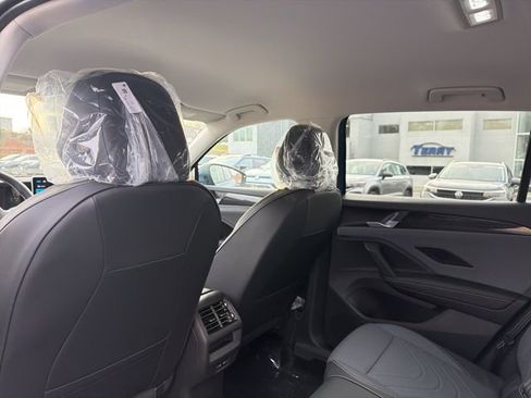 New 2026 Volkswagen Tiguan SE image 7