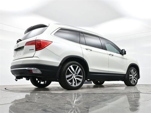Used 2016 Honda Pilot Touring image 37