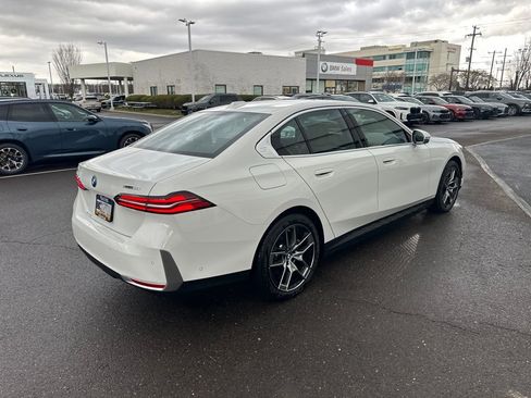 Used 2026 BMW i5 eDrive40 w/ Premium Package image 5