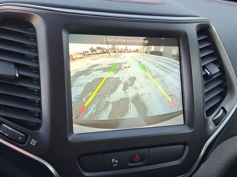 Used 2022 Jeep Cherokee Trailhawk AWD/4WD image 15