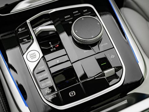 Used 2024 BMW X7 xDrive40i image 32