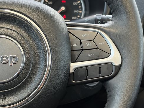 Used 2018 Jeep Renegade Trailhawk AWD/4WD image 18
