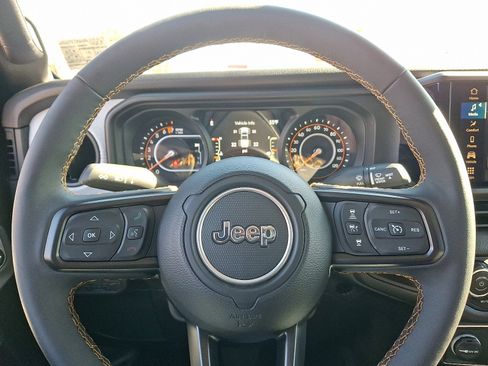 Certified 2024 Jeep Gladiator Sport image 18