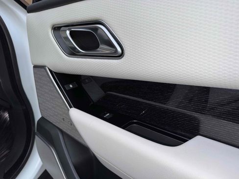 Used 2019 Land Rover Range Rover Velar R-Dynamic SE image 70