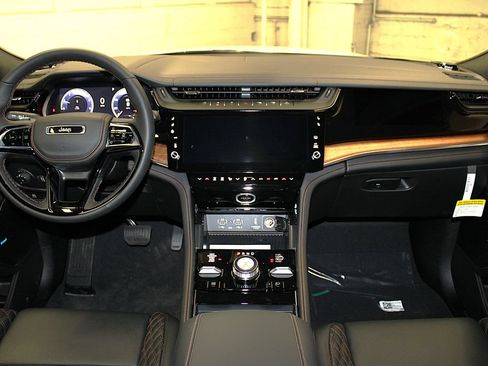 New 2026 Jeep Grand Cherokee Summit w/ MOPAR Finishing Package AWD/4WD image 9