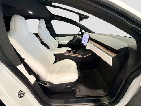 Used 2022 Tesla Model X image 22