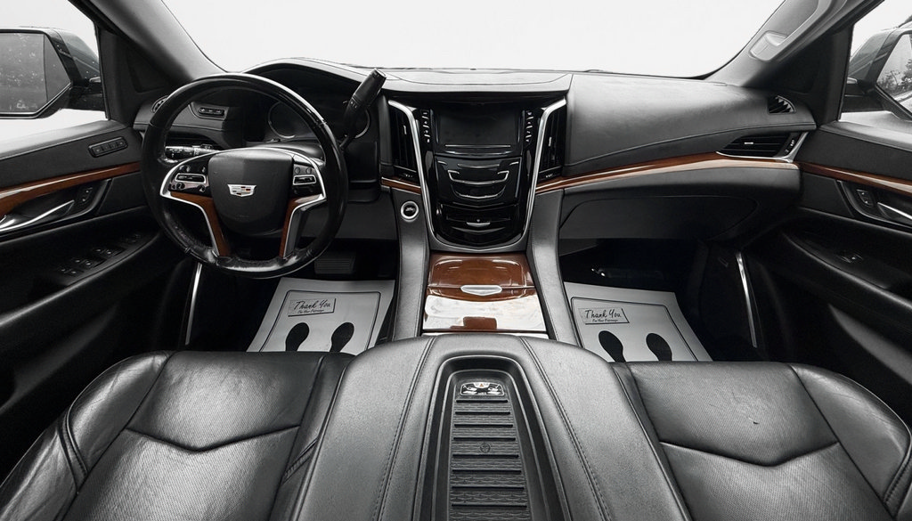 Used 2019 Cadillac Escalade ESV Luxury AWD/4WD image 16