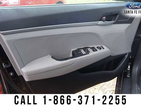 Used 2017 Hyundai Elantra SE image 6
