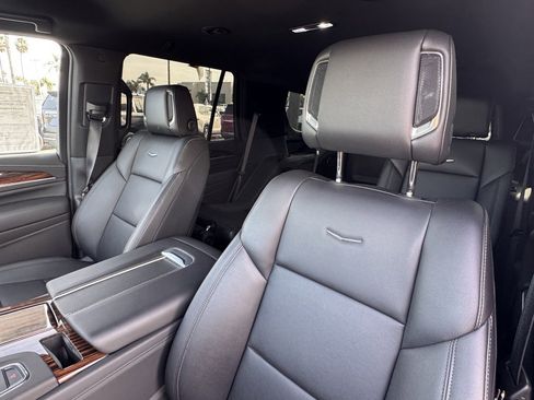 Used 2024 Cadillac Escalade Luxury image 20