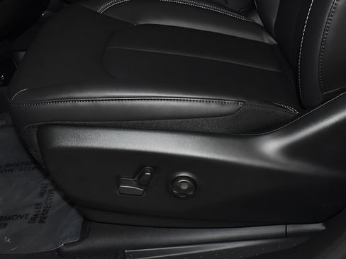 New 2026 Chrysler Pacifica Select AWD/4WD image 12
