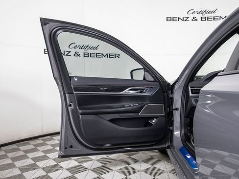 Used 2022 BMW 750i xDrive w/ M Sport Package image 21