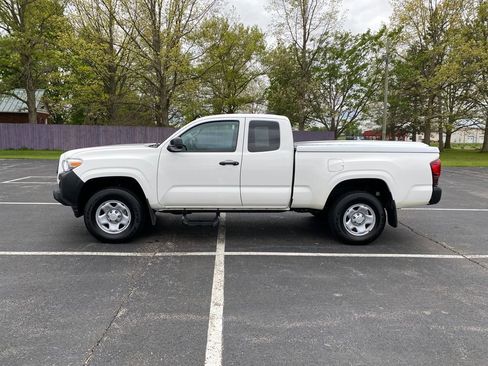 Used 2021 Toyota Tacoma SR RWD image 4
