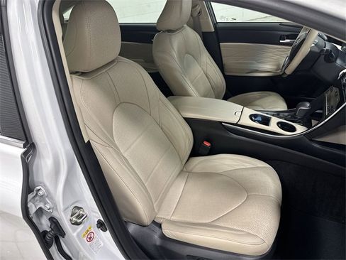 Used 2019 Toyota Avalon Limited image 25