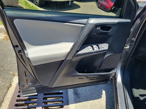 Used 2014 Toyota RAV4 LE FWD image 16