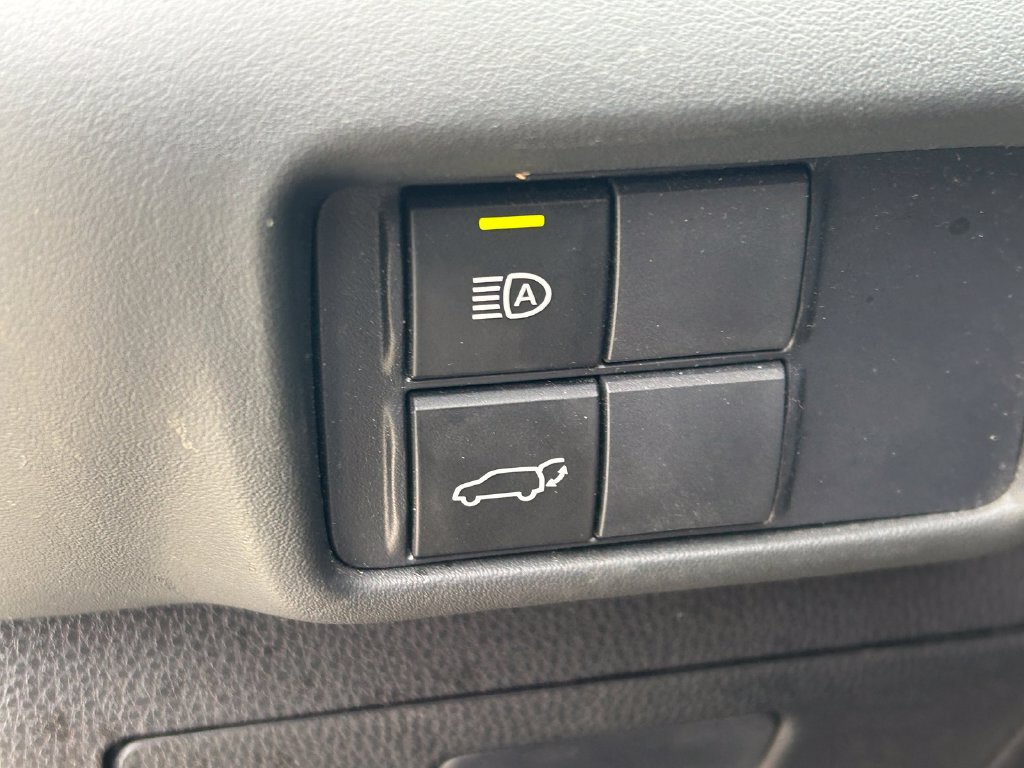 Used 2020 Toyota Highlander XLE FWD image 27