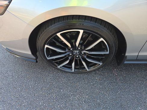 Used 2024 Honda Accord Touring image 9