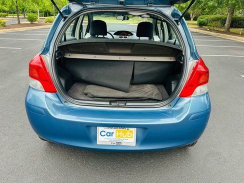 Used 2010 Toyota Yaris 4-Door Hatchback FWD image 14