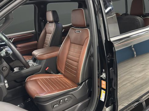 Used 2024 GMC Sierra 1500 Denali Ultimate AWD/4WD image 9