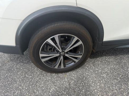Used 2019 Nissan Rogue SV w/ Premium Package FWD image 27