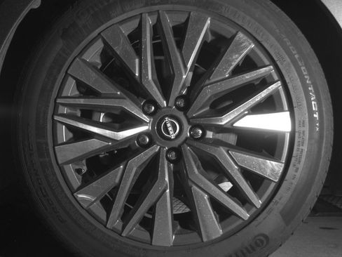 Used 2025 Nissan Altima 2.5 SV image 12