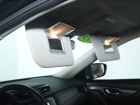 Used 2019 Nissan Rogue SV w/ Premium Package image 20