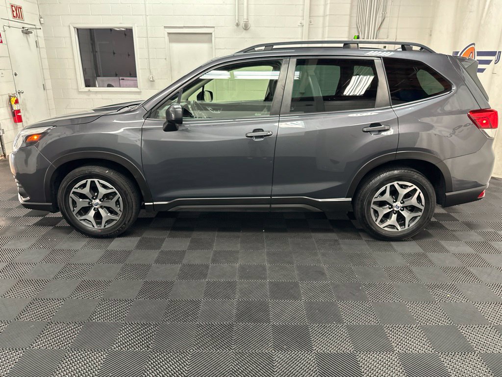 Used 2023 Subaru Forester Premium AWD/4WD image 6