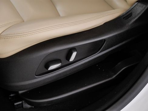 Used 2017 Cadillac XT5 FWD w/ LPO, Wheel Lock Package image 33