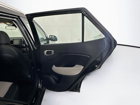 Used 2025 Hyundai Venue SEL FWD image 27