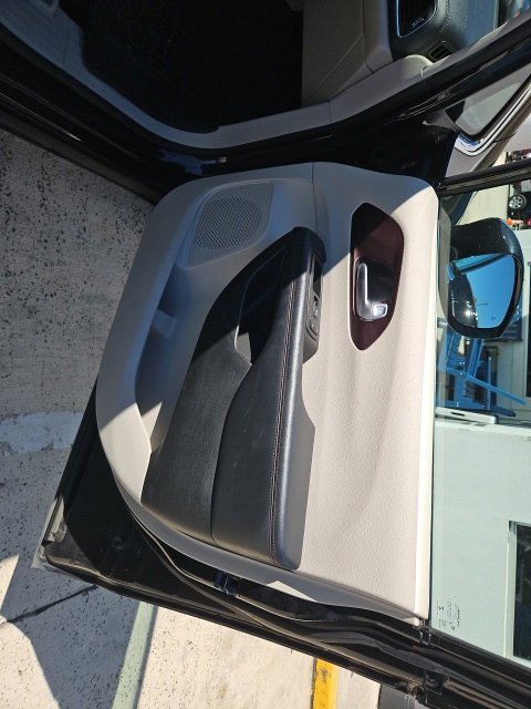 Used 2017 Chrysler Pacifica Limited FWD image 29