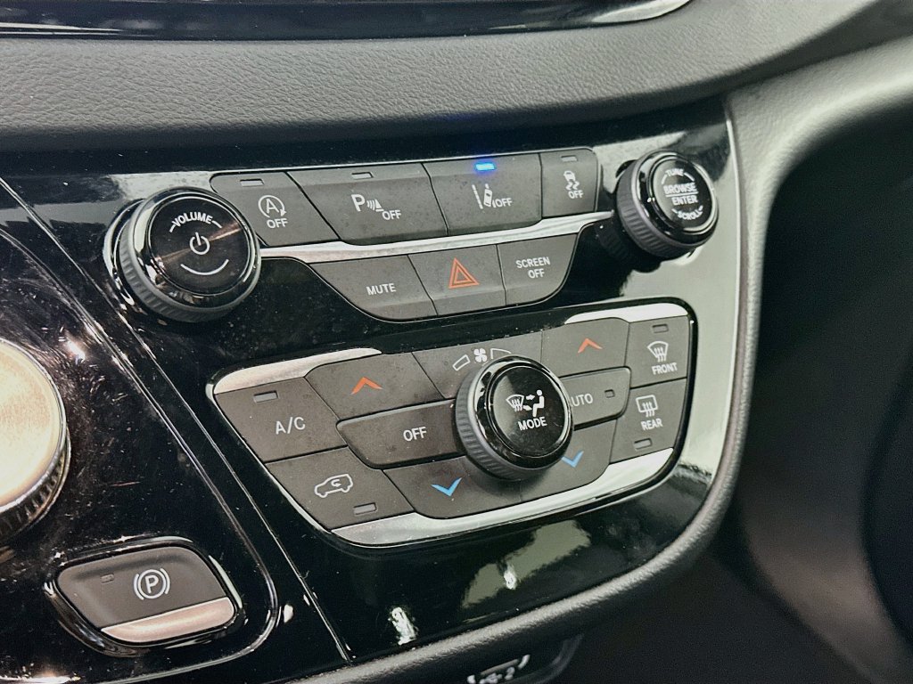 Used 2025 Chrysler Pacifica Select FWD image 18