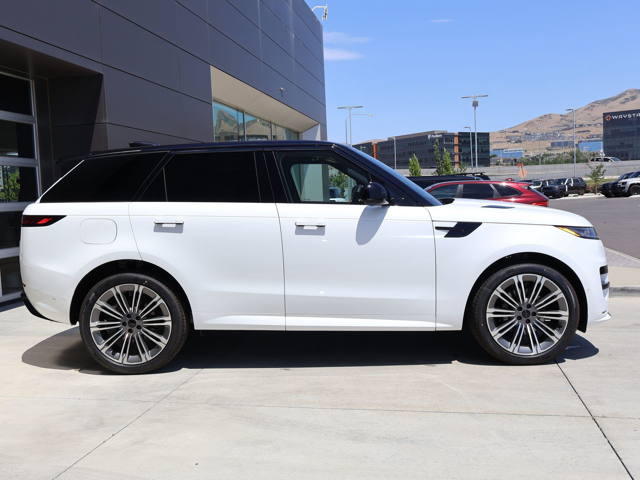 New 2026 Land Rover Range Rover Sport Dynamic SE AWD/4WD image 4