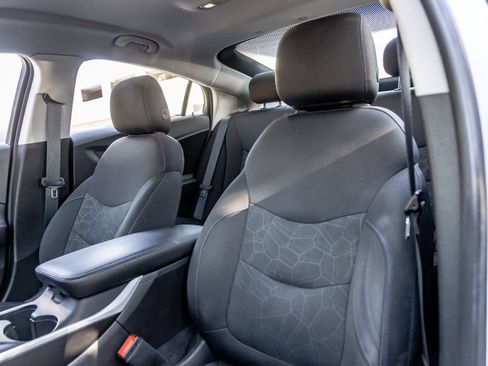 Used 2018 Chevrolet Volt LT FWD image 7