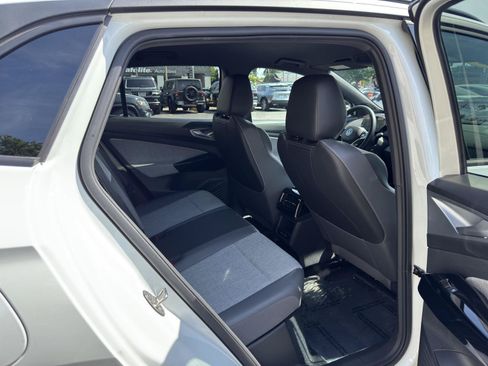 Used 2023 Volkswagen ID.4 2WD image 39