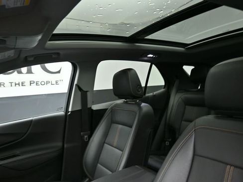 Used 2024 Chevrolet Equinox Premier image 17