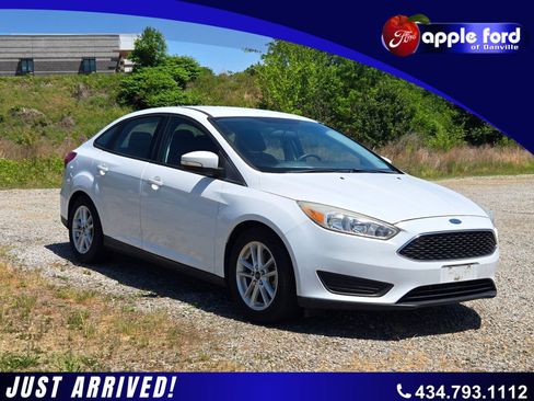 Used 2016 Ford Focus SE w/ SE Cold Weather Package FWD image 1