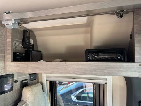 Used 2022 Mercedes-Benz Sprinter 2500 image 32