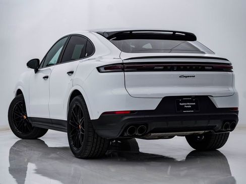 Certified 2025 Porsche Cayenne Coupe AWD/4WD image 3