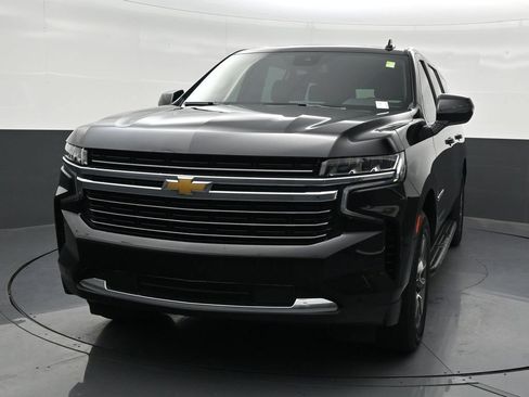 Used 2023 Chevrolet Suburban LT RWD image 9